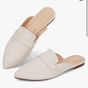 New in box white faux leather women’s mules! Size 9!